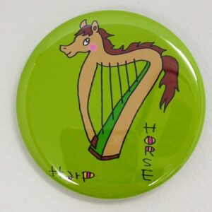 缶バッジ【57mm】(アイリッシュハープ×干支)うま